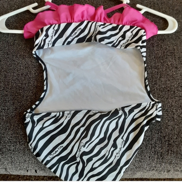 Hello kitty swimsuit 6x - Picture 4 of 5